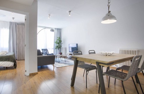 Dreta de l'Eixample Apartment | 70 m² Apartment ∙ 3 bedrooms ∙ 5 guests