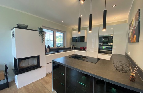Muldestausee House | 8P "Seegelblick" Vacation Home on the Waterfront with a Hot Tub, Sauna, and Fireplace