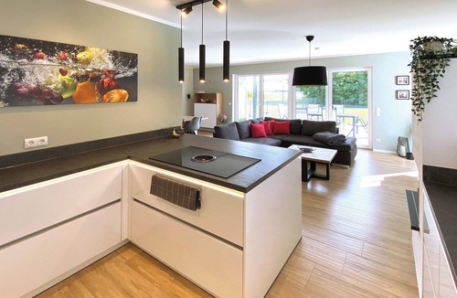 Muldestausee House | 8P "Seegelblick" Vacation Home on the Waterfront with a Hot Tub, Sauna, and Fireplace