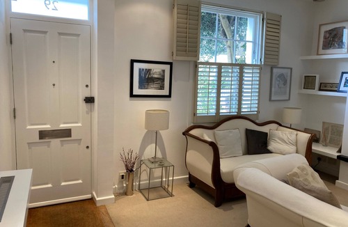 Ravenscourt Park Cottage | A pretty cottage in West London
