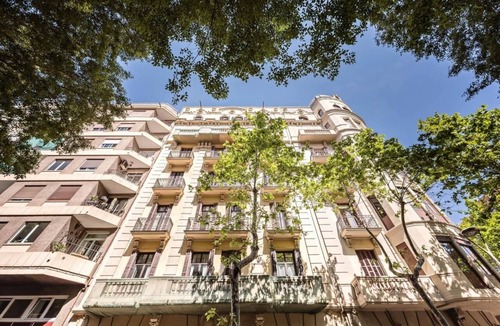 Sant Antoni Apartment | Acomodis Apartments - Comfy 10 Bedroom Group Flat in L’Eixample up to 18 people!