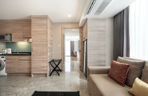 Nana Hotel | Adelphi Suites Bangkok