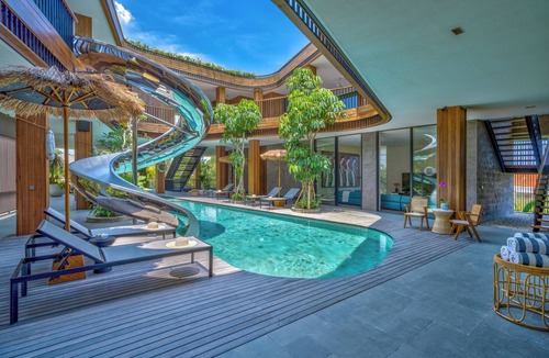 Munggu Villa | Akashi Residence | 6BR Luxe Villa Pool Slide