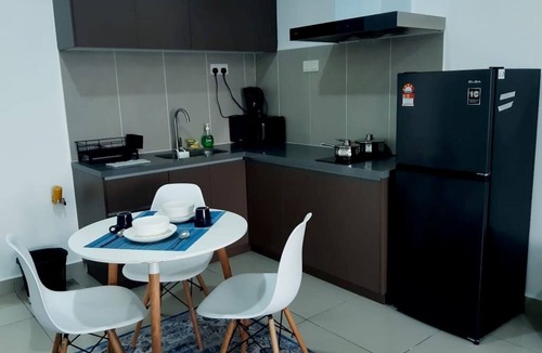 Seksyen 14 Apartment | Alinea BlueView Suites | 400m to LRT | Free Parking | Shah Alam | Pool | Wifi