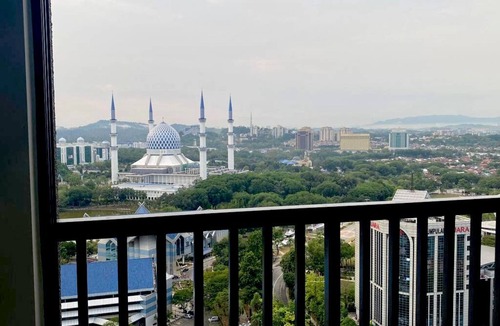 Seksyen 14 Apartment | Alinea BlueView Suites | 400m to LRT | Free Parking | Shah Alam | Pool | Wifi