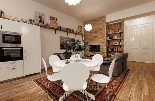 Erzsebetvaros Apartment | Annie's Brand New 3 Bedrooms and 3 Bathrooms