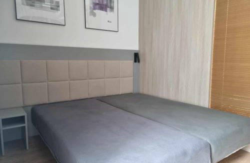Wola Apartment | Aparthotel in Warsaw very close to the city center, free underground parking, WiFi, air conditioning, balcony