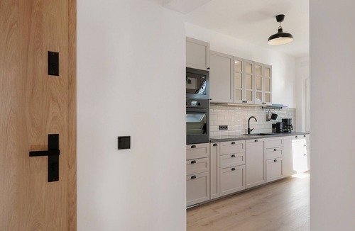 Stolzenhagen Apartment | Apartment 'Flieder' with Shared Garden, Balcony and Wi-Fi