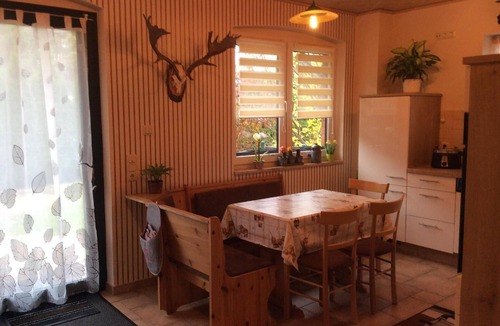 Neustrelitz Apartment | Apartment in Neustrelitz with Private Parking
