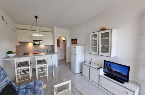 Pedrinya Apartment | Apartment with sea view terrace and pool 50m from the beach