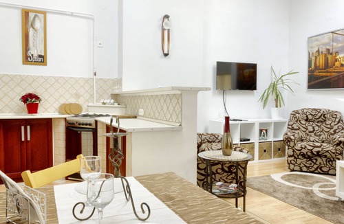 Terezvaros Apartment | AWESOME loc'n by Operahouse, charming Apartment, Lux on budget