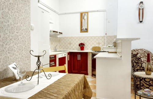 Terezvaros Apartment | AWESOME loc'n by Operahouse, charming Apartment, Lux on budget