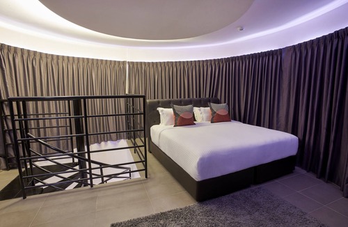 Happy Garden Hotel | B Lot Hotel