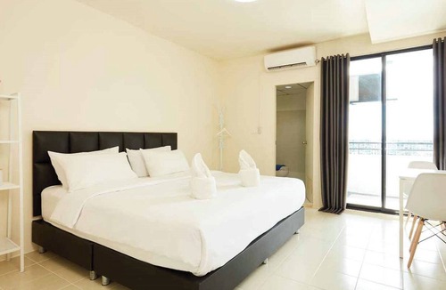 Bang Kra So Hotel | Bansuay Phra Nang Klao Near MRT Phra Nang Klao Bridge