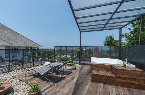 Batu Bolong Hotel | Beach Side Boutique Hotel with Private Rooftop Jacuzzi by Lima Bali