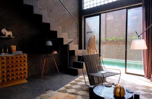 Batu Bolong Hotel | Beach Side Boutique Hotel with Private Rooftop Jacuzzi by Lima Bali