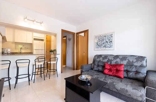 Vilafortuny Apartment | Beachfront Apartment for 4 people with Air Conditioner - UHC TXINGUDI 139