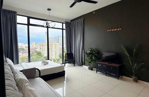 George Town Apartment | Beacon Executive Suite - City View - By IZ