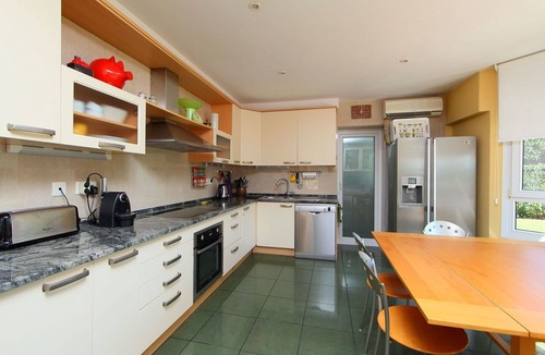 Reus Villa | Beautiful private villa for 8 guests with private pool, WIFI, A/C, TV and patio