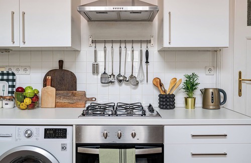 Palace District Apartment | Beautiful, quiet, central flat with A/C,2-6 people, 76 m2