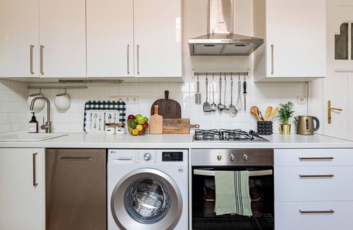 Palace District Apartment | Beautiful, quiet, central flat with A/C,2-6 people, 76 m2