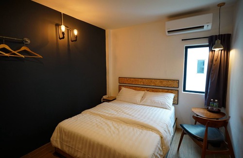 Taman Istana Hotel | Brick Box Hotel