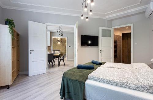 Castle Hill Apartment | Buda Castle Serpentine Apartments