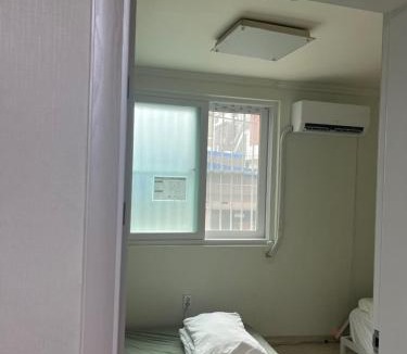 Seodaemun-gu Hostel | Bueno Day - between Hongdae & Palace Gyeongbokgung 외국인도시민박업 한국인예약금지
