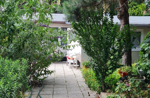 Marzahn-Hellersdorf House | Bungalow Gartenidyll, Berlin