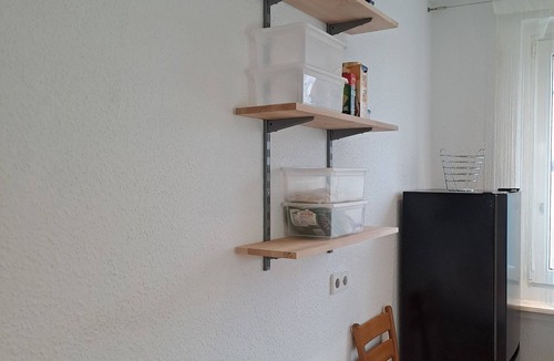 Muldestausee Apartment | BurgK59, 3BR, 4Beds, Tv, Wifi, Kitchen and Bath. 5 min to train station