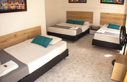 Suramericana House | Cómoda Habitación Para Cuatro Personas en el Sector Estadio