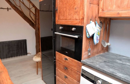 La Pobla de Lillet Apartment | Cadí - Tríplex para gurupos en La Pobla de Lille by Interhome