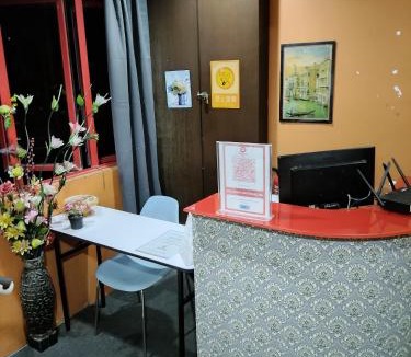 Taman Pertama Hotel | Cahaya Hanson BilikXpert