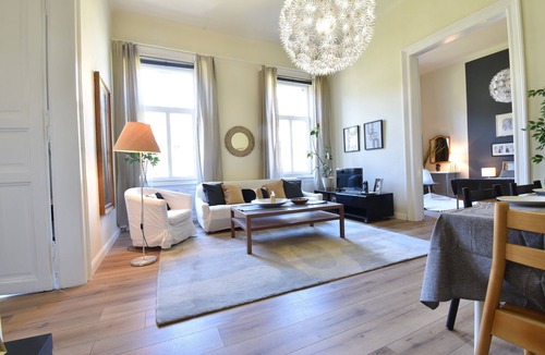 Csarnok negyed Apartment | Central 3 bedroom 3 bathroom with balcony