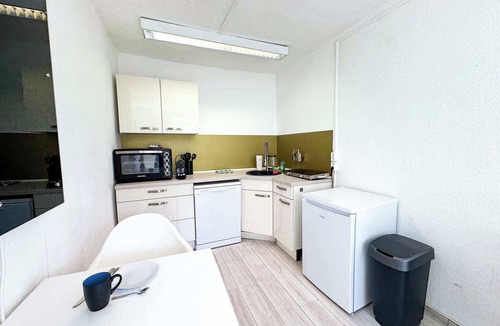 Weissensee Apartment | Central Berlin Apartment for 8 with Parking