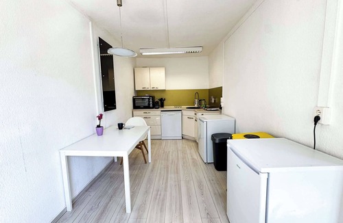 Weissensee Apartment | Central Berlin Apartment for 8 with Parking