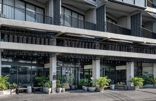 Thon Buri House | Central Deluxe Double | Bangkok Stay