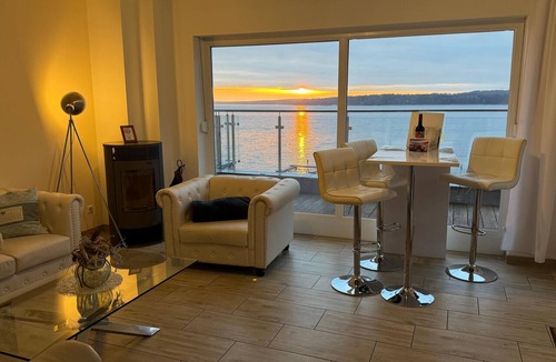 Bad Saarow Apartment | Charming apartment in Bad Saarow Castle Park, direct lake view, sleeps 6, fireplace, infrared cabin, 1st and 2nd floor