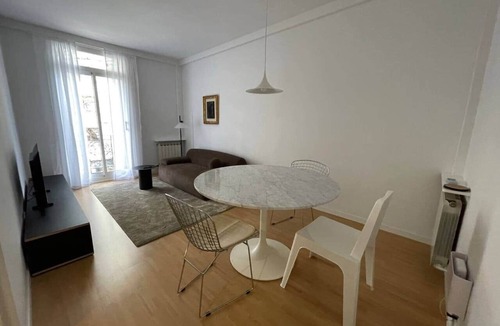 L'Antiga Esquerra de l'Eixample Apartment | Charming Eixample Flat | Private Balcony