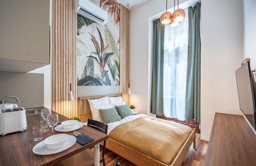Palace District Apartment | Cheerful Studio in City Center