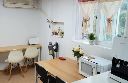 Yeongdeungpo-gu Apartment | Chic 1-bedroom apartment in Seoul with WiFi, AC, 2 Subways, ensuite