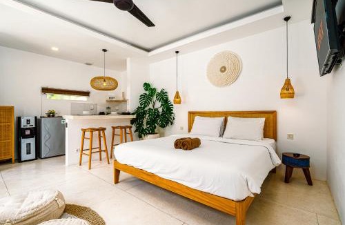 Padonan Apartment | Classy 1BR Villa Sunflower with Private Pool in Canggu -Bali