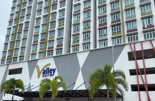 Kuantan Apartment | Comfort & calm studio with WiFi and AC in fabulous Kuantan