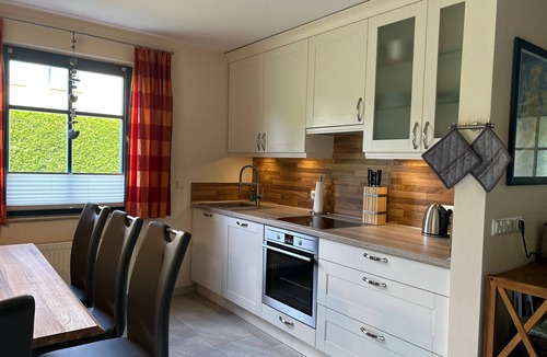 Puddemin Cottage | Comfortable thatched house Eibe 1 Sauna Fireplace Wallbox - DHH Eibe 1