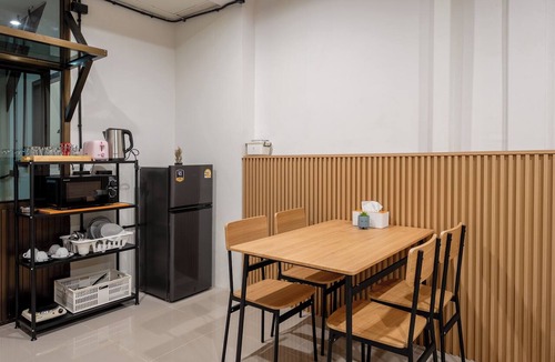 Bangkok City Centre House | Cool Cozy 3-bedroom townhome in Chinatown Krung Thep Maha Nakhon