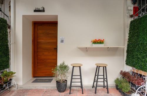 Pom Prap Villa | Cool cozy In Yaowarat