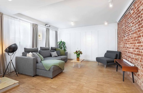 Weissensee Apartment | Cozy Studio in Weissensee with Projector