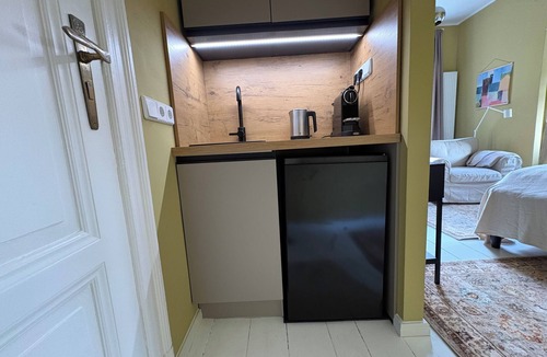 Mahlsdorf Apartment | Cozy studio on the outskirts of the city. Pet friendly!