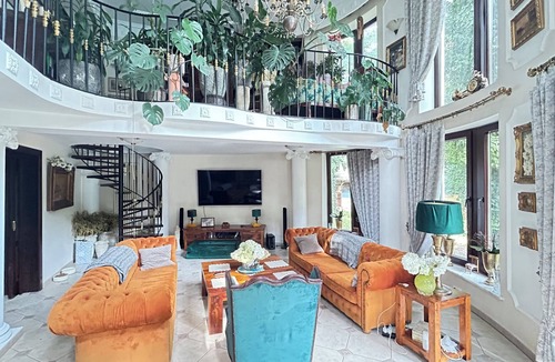 Lesznowola House | Delightful 4-bedroom house in Magdalenka with WiFi, AC