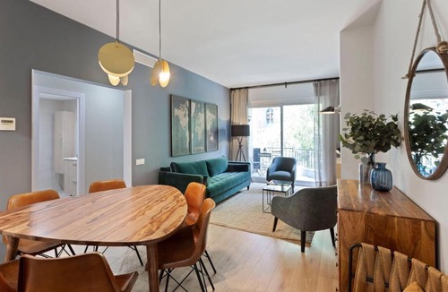 La Nova Esquerra de l'Eixample Apartment | Designer 4 Bedroom Apartment with Balcony near Plaça Catalunya